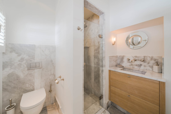 villa in Cannes : Rent Estee Lauders former villa, 6 bedrooms located in the centre of Cannes only a short walk to the beach - Photo 42