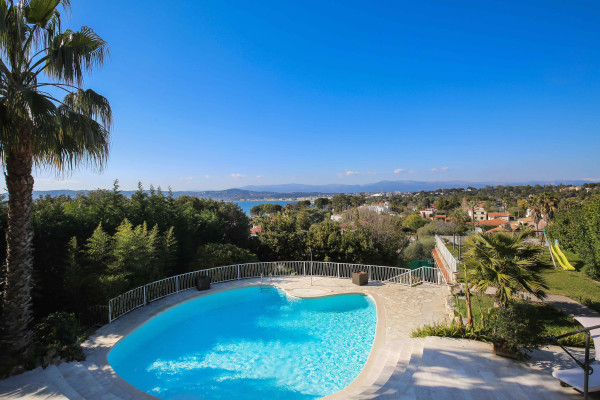 villa in Cap d'Antibes : Rent Gorgeous 4 bedroom villa in the heart of the gorgeous Cap d'Antibes close to the beaches and Cannes - Photo 0