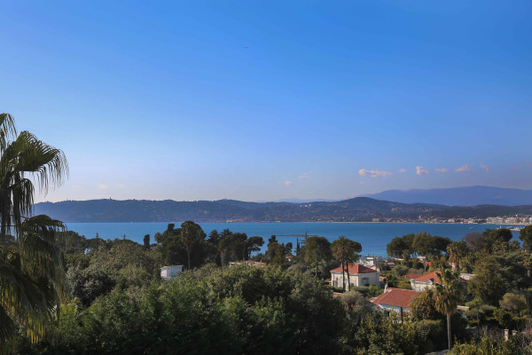 villa in Cap d'Antibes : Rent Gorgeous 4 bedroom villa in the heart of the gorgeous Cap d'Antibes close to the beaches and Cannes - Photo 36