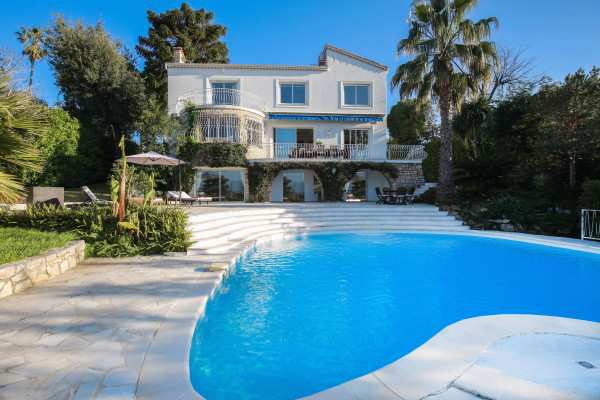 villa in Cap d'Antibes : Rent Gorgeous 4 bedroom villa in the heart of the gorgeous Cap d'Antibes close to the beaches and Cannes - Photo 16