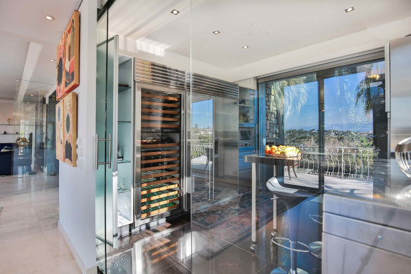 villa in Cap d'Antibes : Rent Gorgeous 4 bedroom villa in the heart of the gorgeous Cap d'Antibes close to the beaches and Cannes - Photo 20