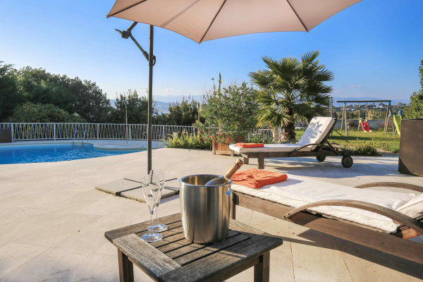 villa in Cap d'Antibes : Rent Gorgeous 4 bedroom villa in the heart of the gorgeous Cap d'Antibes close to the beaches and Cannes - Photo 39