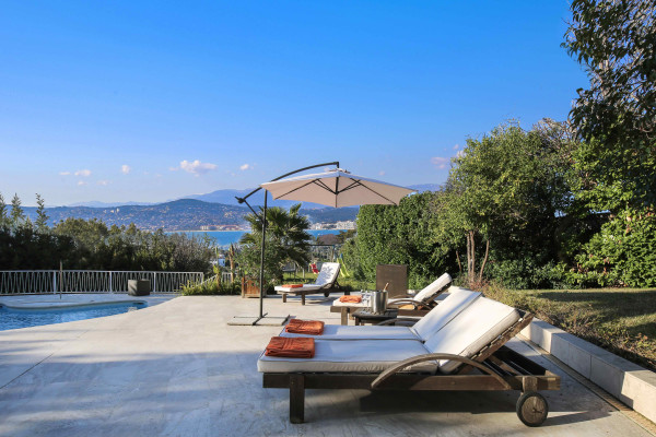 villa in Cap d'Antibes : Rent Gorgeous 4 bedroom villa in the heart of the gorgeous Cap d'Antibes close to the beaches and Cannes - Photo 40