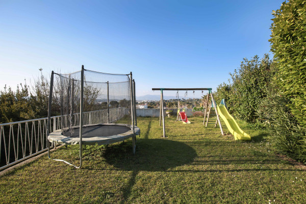 villa in Cap d'Antibes : Rent Gorgeous 4 bedroom villa in the heart of the gorgeous Cap d'Antibes close to the beaches and Cannes - Photo 17