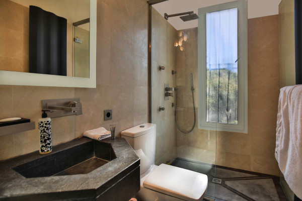 villa in Cap d'Antibes : Rent Gorgeous 4 bedroom villa in the heart of the gorgeous Cap d'Antibes close to the beaches and Cannes - Photo 13