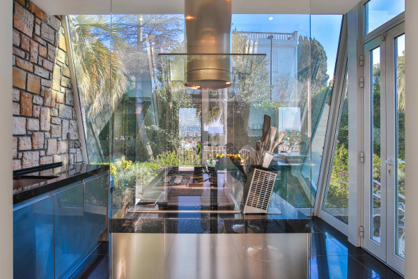 villa in Cap d'Antibes : Rent Gorgeous 4 bedroom villa in the heart of the gorgeous Cap d'Antibes close to the beaches and Cannes - Photo 18