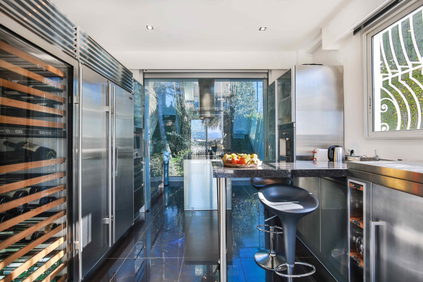 villa in Cap d'Antibes : Rent Gorgeous 4 bedroom villa in the heart of the gorgeous Cap d'Antibes close to the beaches and Cannes - Photo 7