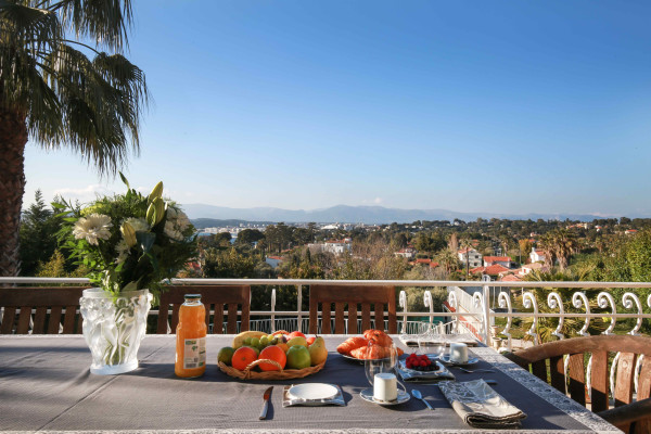 villa in Cap d'Antibes : Rent Gorgeous 4 bedroom villa in the heart of the gorgeous Cap d'Antibes close to the beaches and Cannes - Photo 44