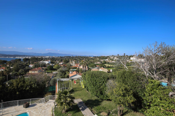 villa in Cap d'Antibes : Rent Gorgeous 4 bedroom villa in the heart of the gorgeous Cap d'Antibes close to the beaches and Cannes - Photo 34