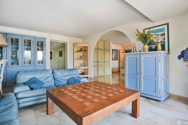 villa in Cap d'Antibes : Rent Gorgeous 4 bedroom villa in the heart of the gorgeous Cap d'Antibes close to the beaches and Cannes - Photo 6
