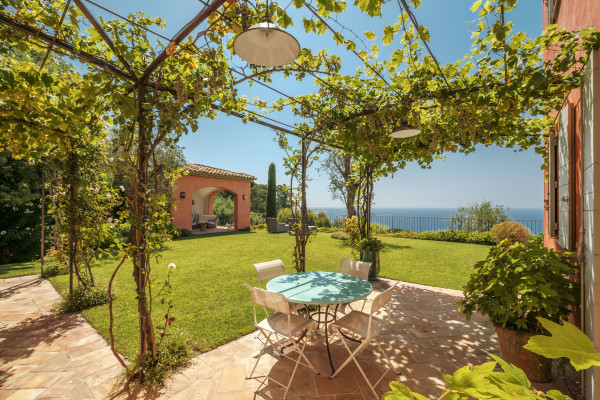 villa in Cannes : Beautiful Provencal bastide boasting fantastic panoramic sea views - Photo 36