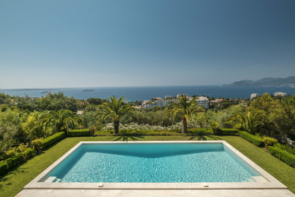 villa in Cannes : Beautiful Provencal bastide boasting fantastic panoramic sea views - Photo 45