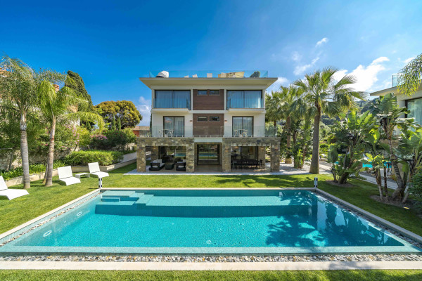 villa in Saint-Jean-Cap-Ferrat : Rent amazing private domaine comprised of three villas with swimming pool in Saint Jean Cap Ferrat - Photo 3