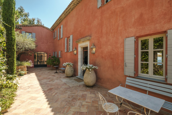villa in Cannes : Beautiful Provencal bastide boasting fantastic panoramic sea views - Photo 75