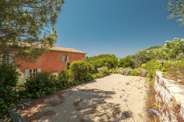 villa in Cannes : Beautiful Provencal bastide boasting fantastic panoramic sea views - Photo 47