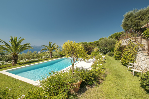 villa in Cannes : Beautiful Provencal bastide boasting fantastic panoramic sea views - Photo 44