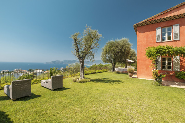 villa in Cannes : Beautiful Provencal bastide boasting fantastic panoramic sea views - Photo 74