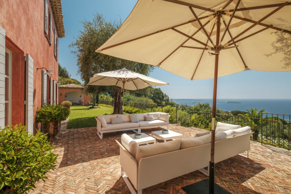 villa in Cannes : Beautiful Provencal bastide boasting fantastic panoramic sea views - Photo 34