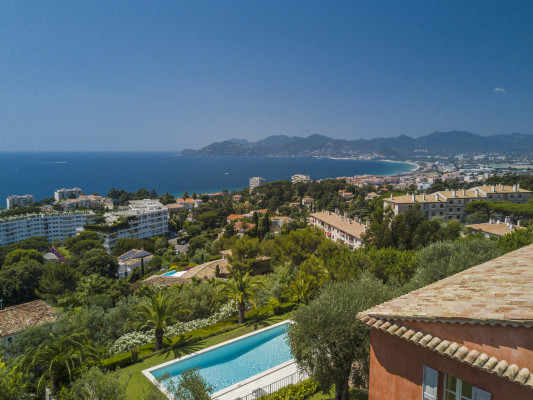 villa in Cannes : Beautiful Provencal bastide boasting fantastic panoramic sea views - Photo 70