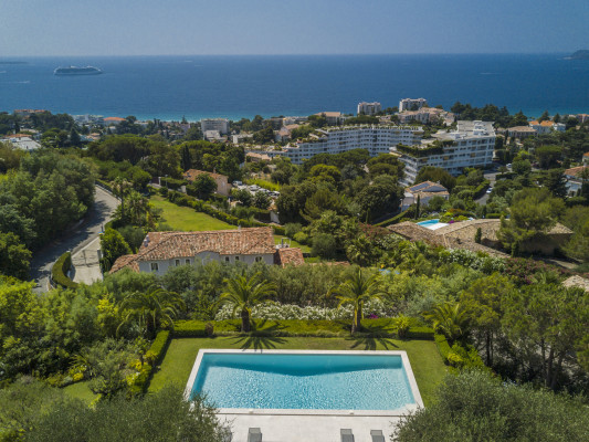 villa in Cannes : Beautiful Provencal bastide boasting fantastic panoramic sea views - Photo 64