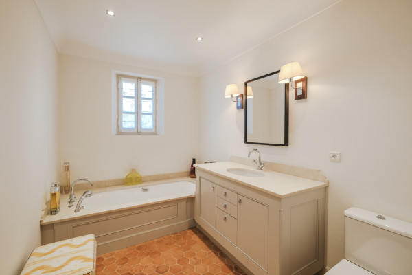 villa in Cannes : Beautiful Provencal bastide boasting fantastic panoramic sea views - Photo 23