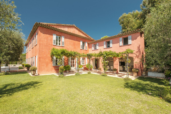 villa in Cannes : Beautiful Provencal bastide boasting fantastic panoramic sea views - Photo 73