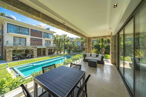 villa in Saint-Jean-Cap-Ferrat : Rent amazing private domaine comprised of three villas with swimming pool in Saint Jean Cap Ferrat - Photo 4