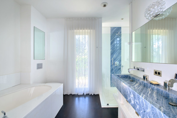 villa in Cap d'Antibes : Rent superb 5 bedroom villa close to the famous Plage de la Garoupe in Cap d'Antibes - Photo 21