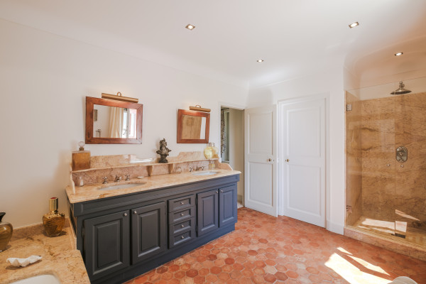 villa in Cannes : Beautiful Provencal bastide boasting fantastic panoramic sea views - Photo 20
