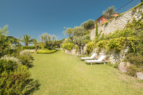 villa in Cannes : Beautiful Provencal bastide boasting fantastic panoramic sea views - Photo 42