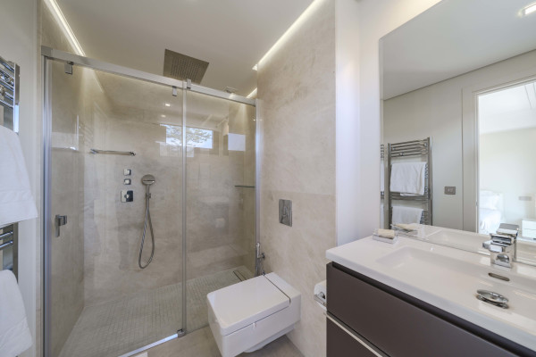 villa in Saint-Jean-Cap-Ferrat : Rent amazing private domaine comprised of three villas with swimming pool in Saint Jean Cap Ferrat - Photo 37