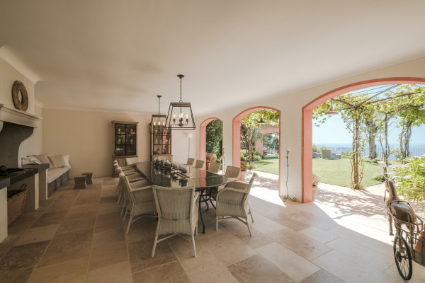 villa in Cannes : Beautiful Provencal bastide boasting fantastic panoramic sea views - Photo 37