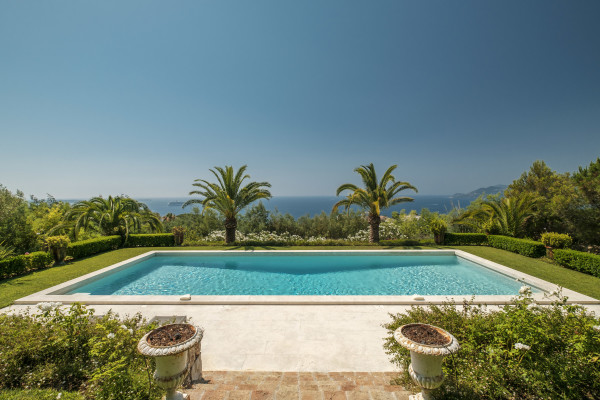 villa in Cannes : Beautiful Provencal bastide boasting fantastic panoramic sea views - Photo 1