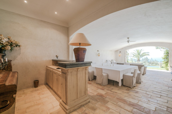 villa in Cannes : Beautiful Provencal bastide boasting fantastic panoramic sea views - Photo 27