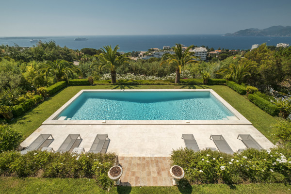 villa in Cannes : Beautiful Provencal bastide boasting fantastic panoramic sea views - Photo 53