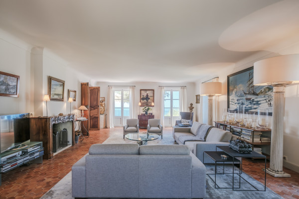 villa in Cannes : Beautiful Provencal bastide boasting fantastic panoramic sea views - Photo 5