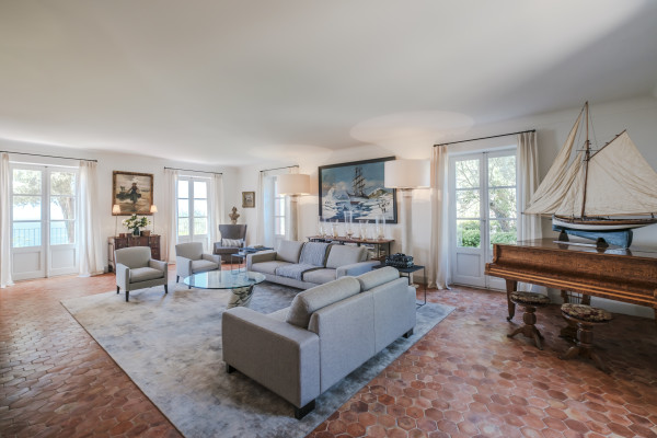 villa in Cannes : Beautiful Provencal bastide boasting fantastic panoramic sea views - Photo 4