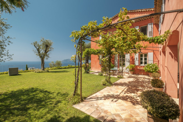 villa in Cannes : Beautiful Provencal bastide boasting fantastic panoramic sea views - Photo 33