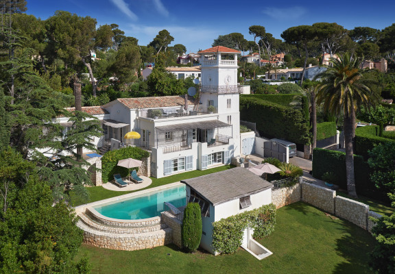villa in Cap d'Antibes : Rent superb 5 bedroom villa close to the famous Plage de la Garoupe in Cap d'Antibes - Photo 28