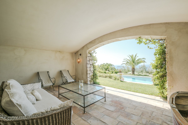 villa in Cannes : Beautiful Provencal bastide boasting fantastic panoramic sea views - Photo 29