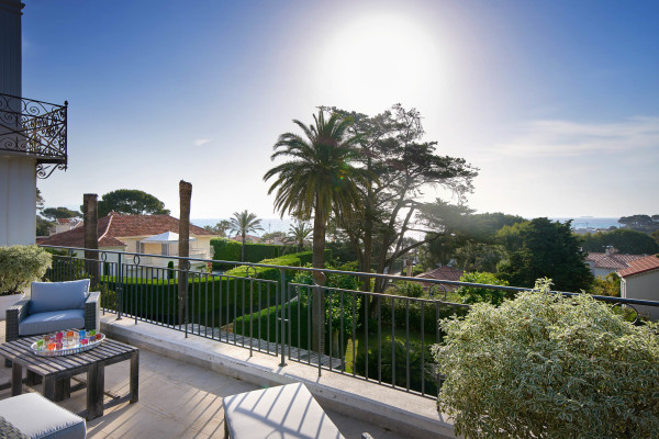 villa in Cap d'Antibes : Rent superb 5 bedroom villa close to the famous Plage de la Garoupe in Cap d'Antibes - Photo 22