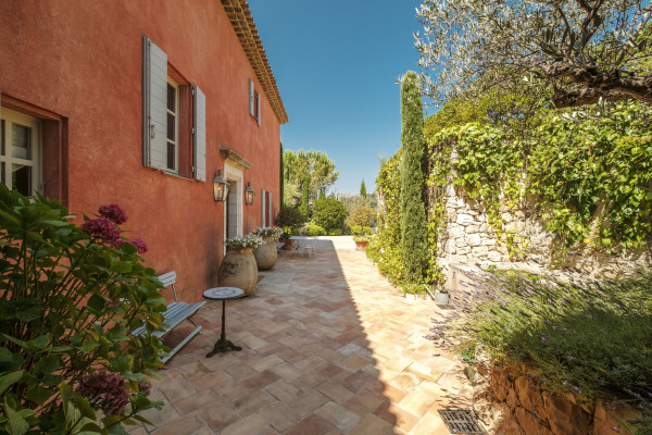 villa in Cannes : Beautiful Provencal bastide boasting fantastic panoramic sea views - Photo 76