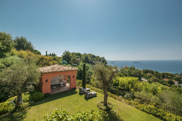 villa in Cannes : Beautiful Provencal bastide boasting fantastic panoramic sea views - Photo 72