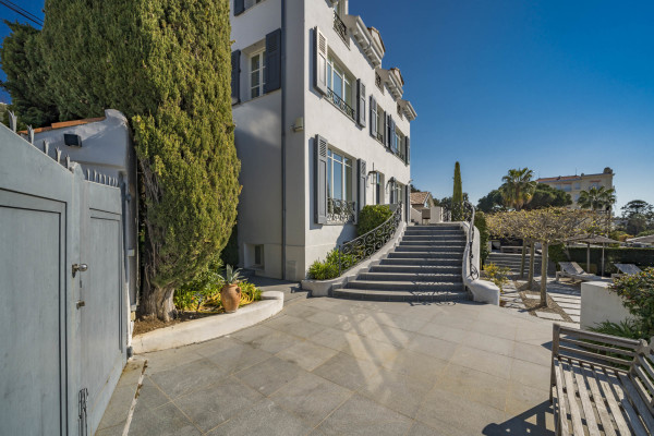 villa in Cannes : Rent Estee Lauders former villa, 6 bedrooms located in the centre of Cannes only a short walk to the beach - Photo 52