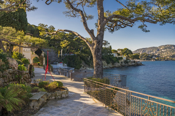 villa in Saint-Jean-Cap-Ferrat : Rent fantastic 6 bedroom waterfront villa  in Saint Jean Cap Ferrat - Photo 45