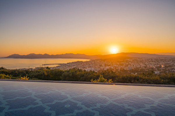 villa in Cannes : Rent Southern Europes most exclusive and stunning villa with 9 bedrooms, panoramic sea views and the height of Luxury - Photo 23