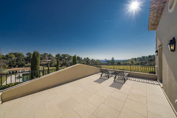 villa in La Colle-sur-Loup : Rent Incredible 7 bedroom domaine in Saint-Paul-de-Vence with 3.8 hectares of land with pool, tennis court and sea views - Photo 11