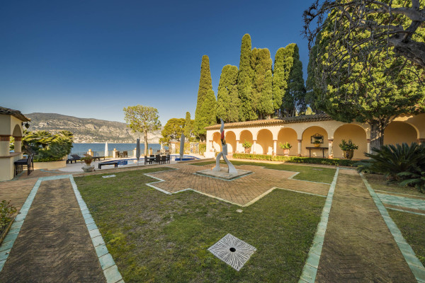 villa in Saint-Jean-Cap-Ferrat : Rent fantastic 6 bedroom waterfront villa  in Saint Jean Cap Ferrat - Photo 93