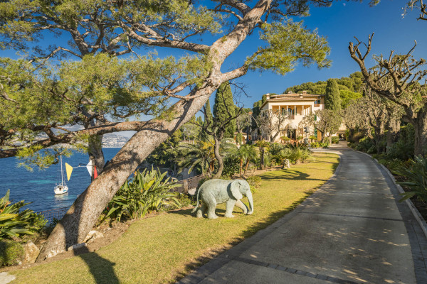 villa in Saint-Jean-Cap-Ferrat : Rent fantastic 6 bedroom waterfront villa  in Saint Jean Cap Ferrat - Photo 86