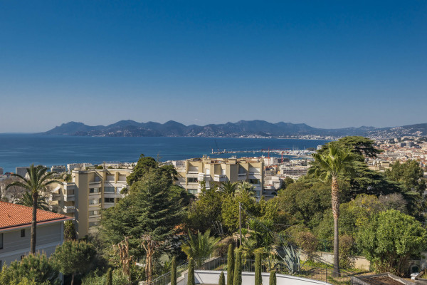 villa in Cannes : Rent Estee Lauders former villa, 6 bedrooms located in the centre of Cannes only a short walk to the beach - Photo 4